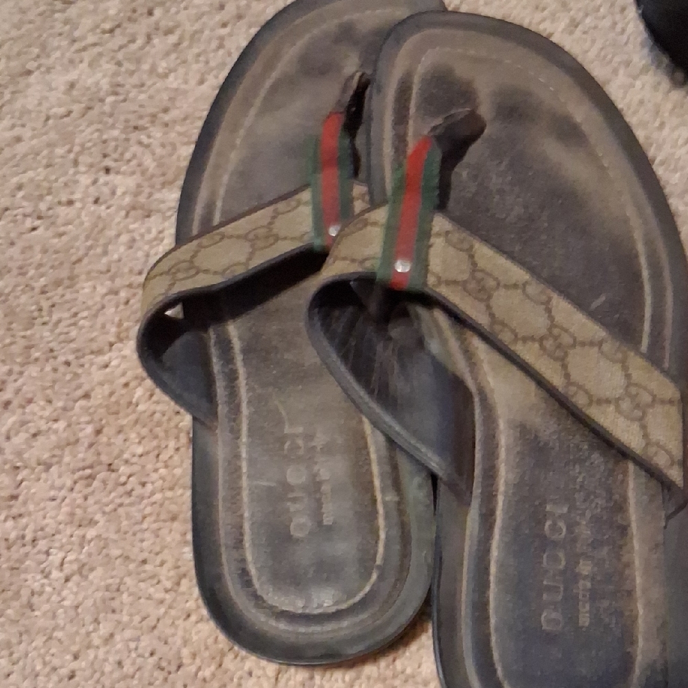 Gucci Beige and Black Sandals with Red and Green Stripes